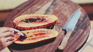 清理木瓜<strong>水果</strong>，准备吃或做冰沙。 1920x1080
